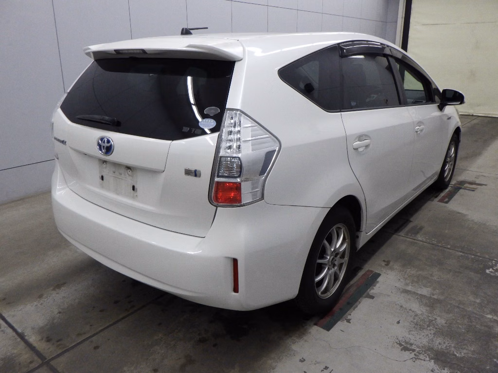 TOYOTA PRIUS ALPHA