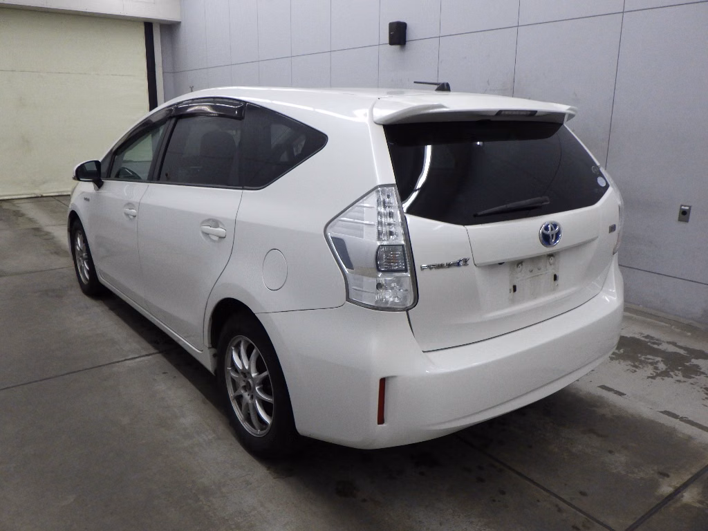 TOYOTA PRIUS ALPHA