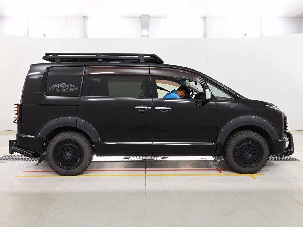 MITSUBISHI DELICA D:5