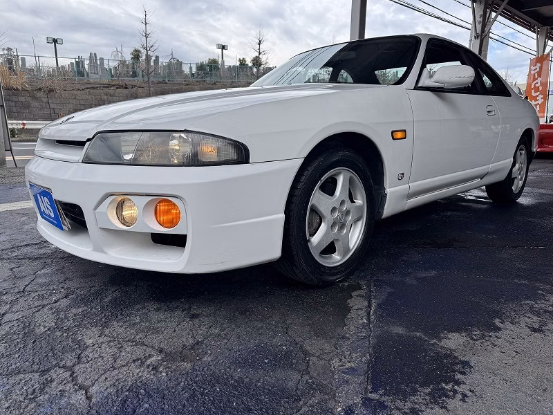 NISSAN SKYLINE