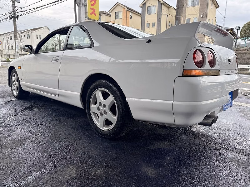 NISSAN SKYLINE