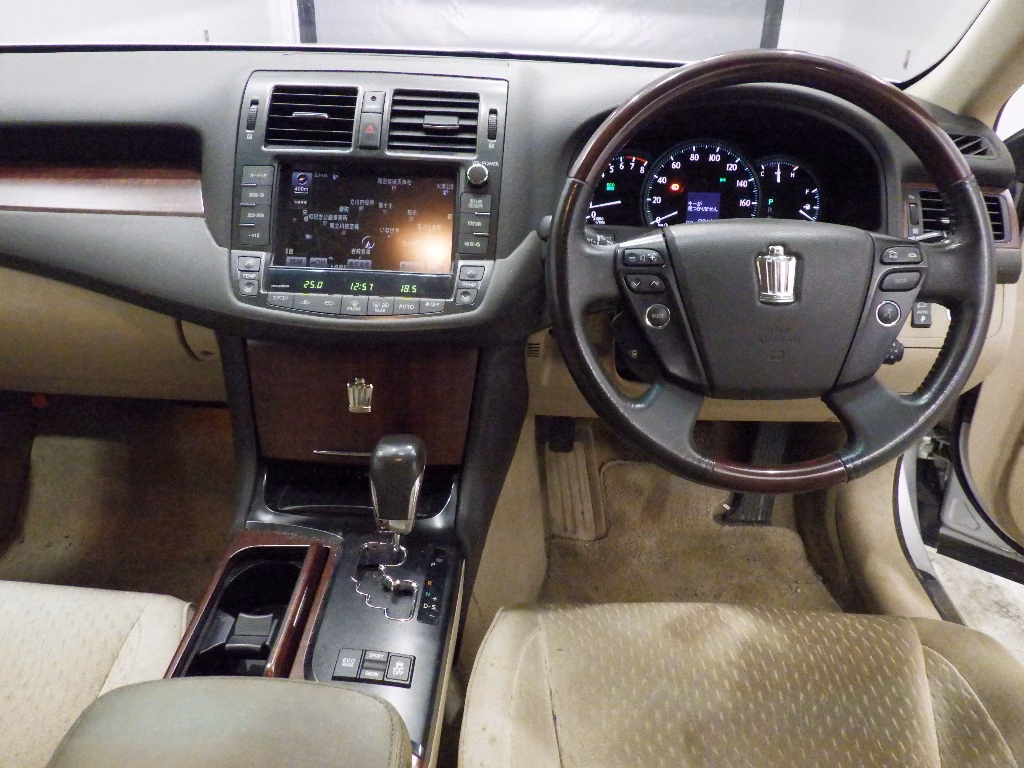 TOYOTA CROWN