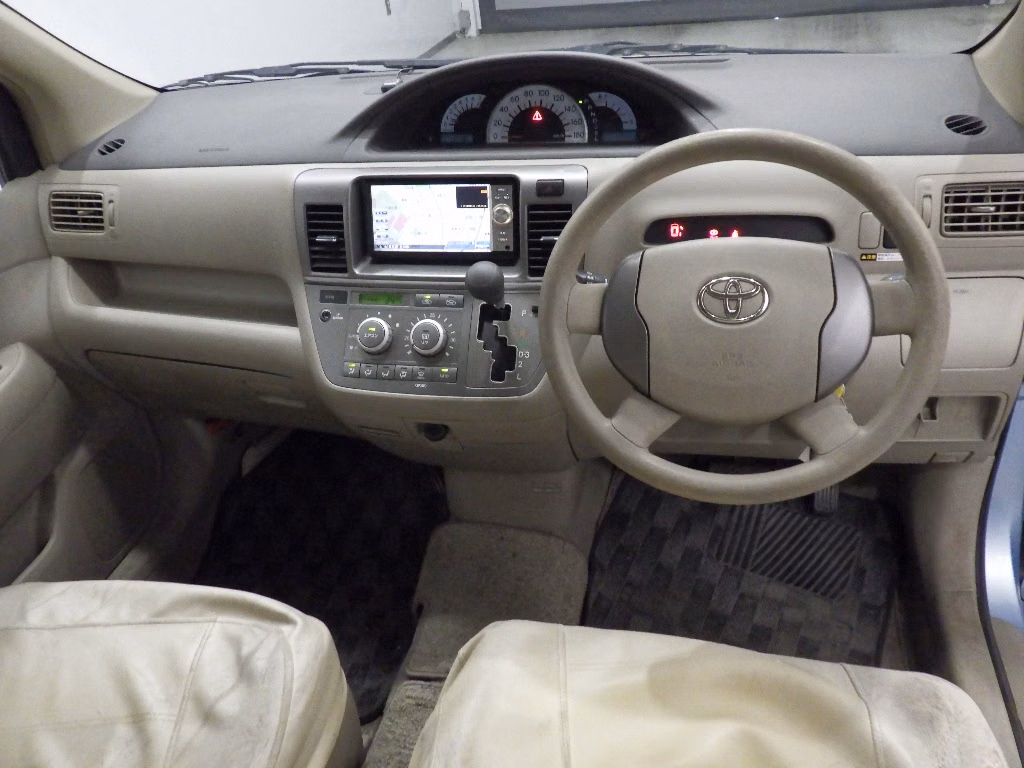 TOYOTA RAUM