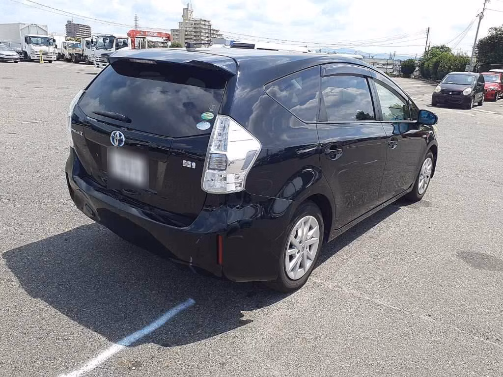 TOYOTA PRIUS ALPHA