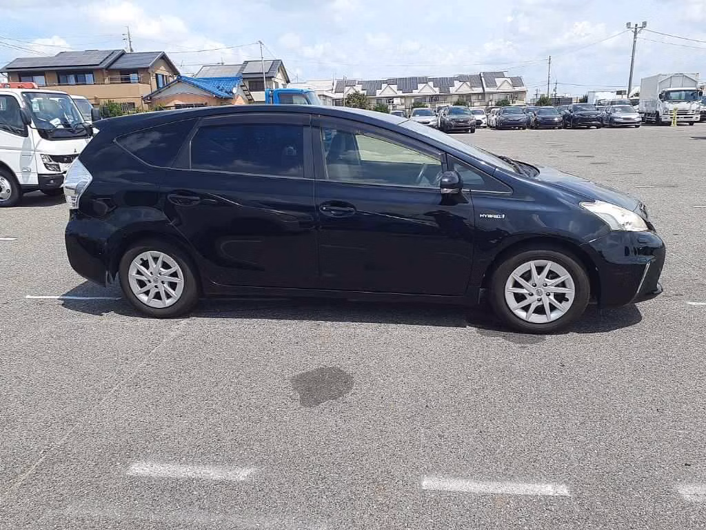 TOYOTA PRIUS ALPHA