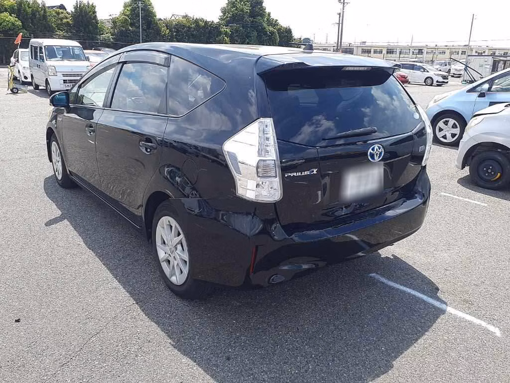 TOYOTA PRIUS ALPHA