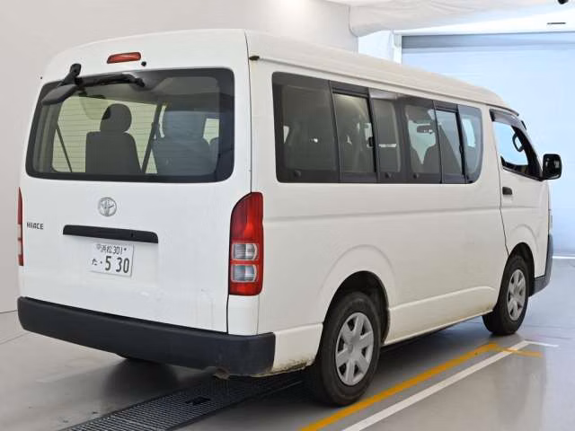 TOYOTA HIACE