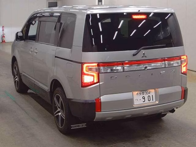 MITSUBISHI DELICA D:5