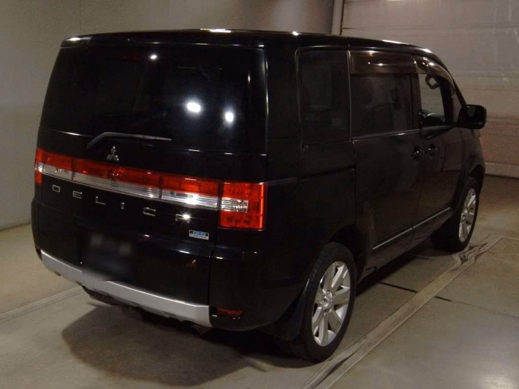 MITSUBISHI DELICA D:5