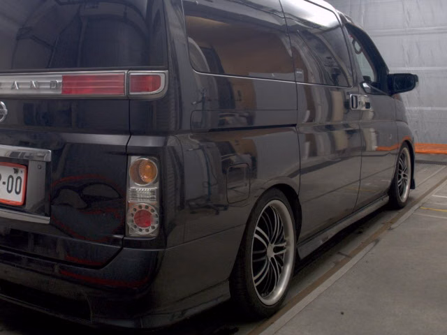 NISSAN ELGRAND