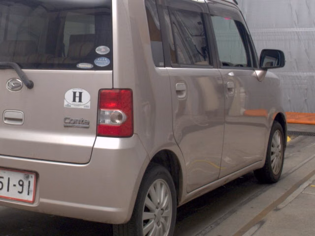 DAIHATSU MOVE CONTE