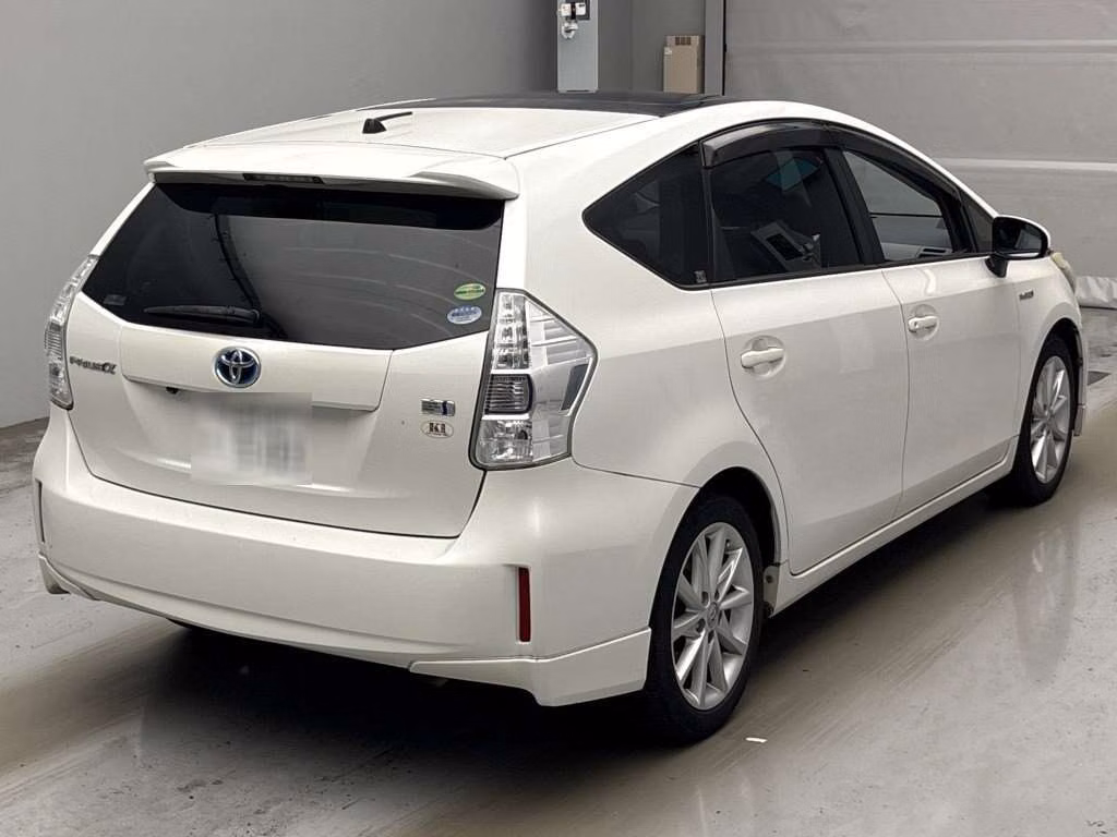 TOYOTA PRIUS ALPHA