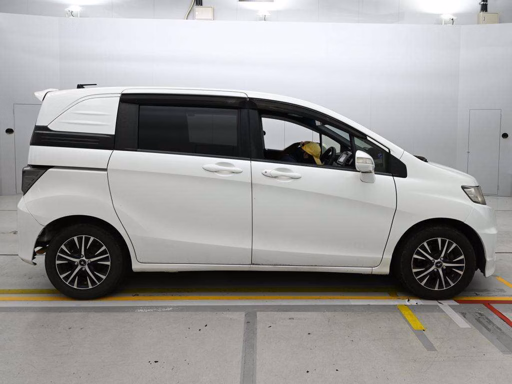 HONDA FREED SPIKE
