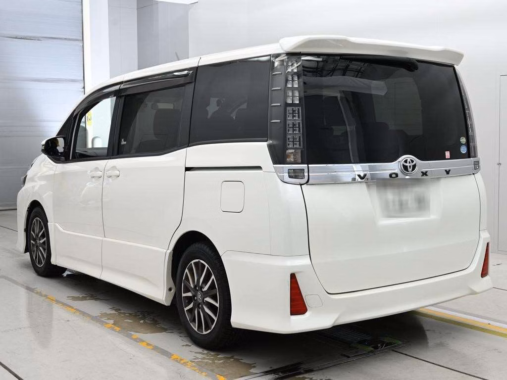 TOYOTA VOXY