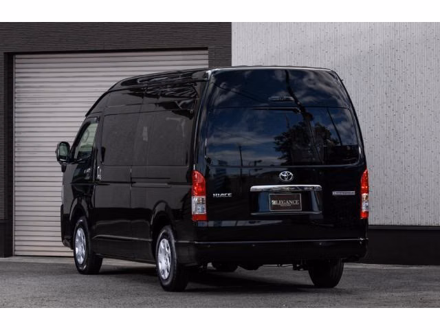 TOYOTA HIACE