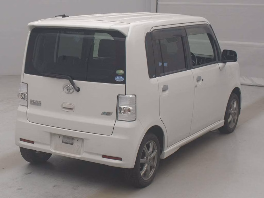 TOYOTA PIXIS SPACE