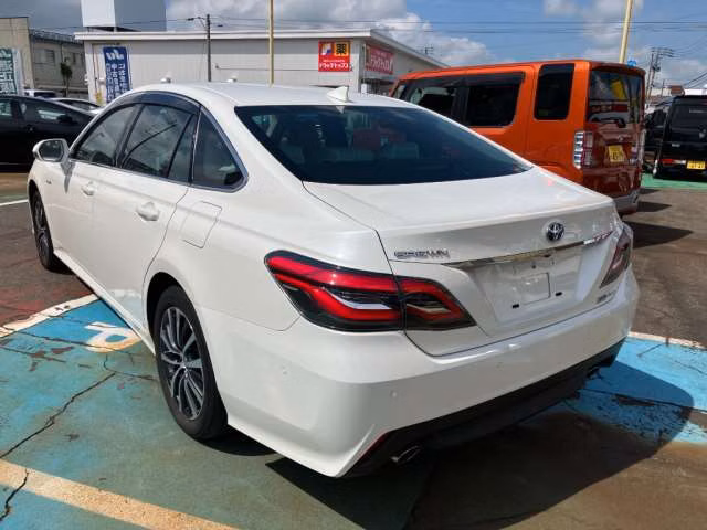 TOYOTA CROWN