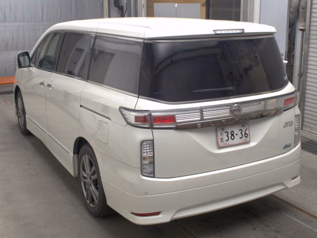 NISSAN ELGRAND