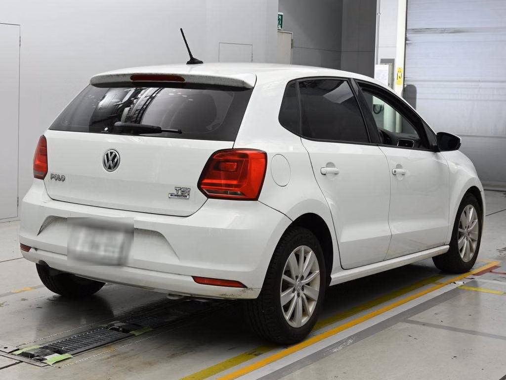 VOLKSWAGEN POLO
