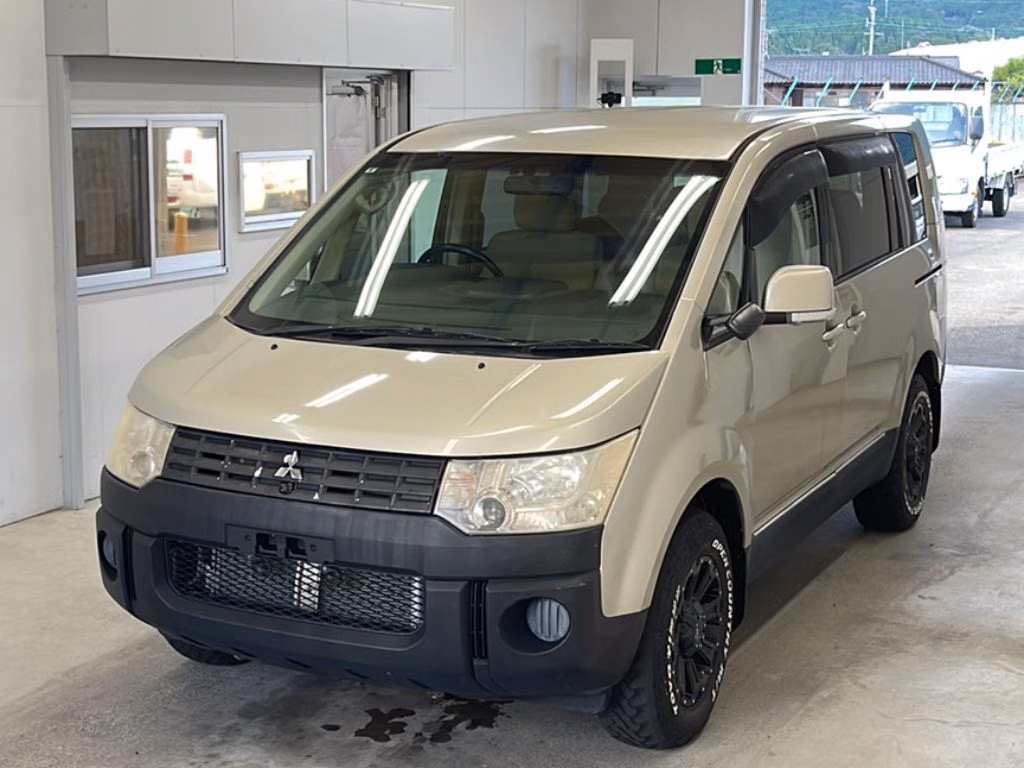 MITSUBISHI DELICA D:5
