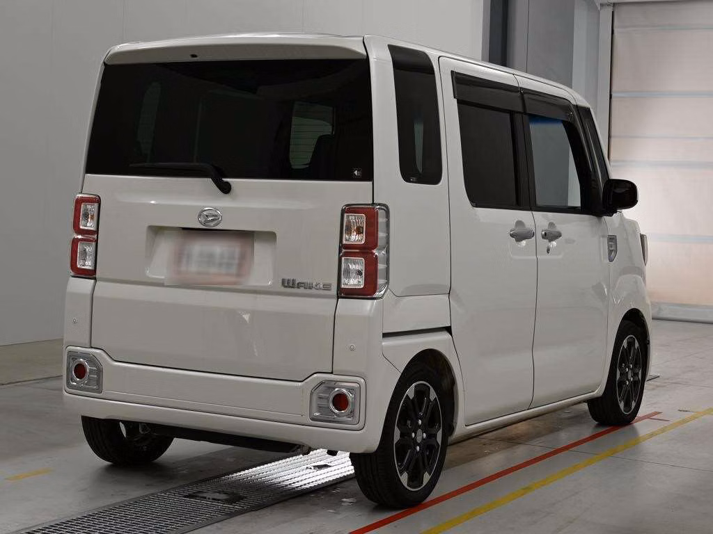DAIHATSU WAKE