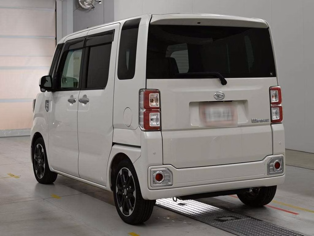DAIHATSU WAKE