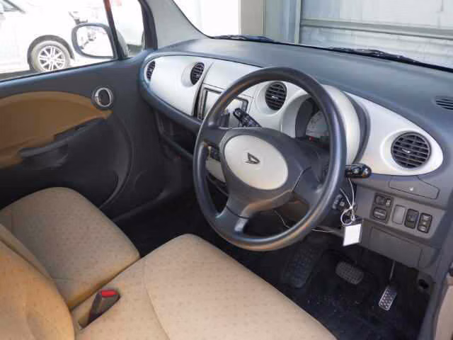 DAIHATSU MOVE LATTE