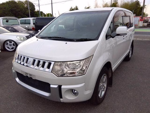 MITSUBISHI DELICA D:5