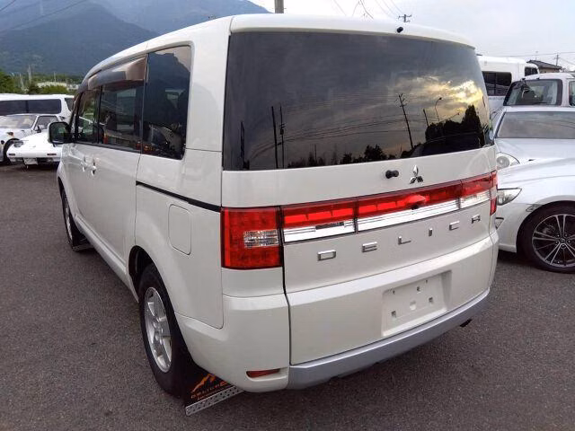 MITSUBISHI DELICA D:5