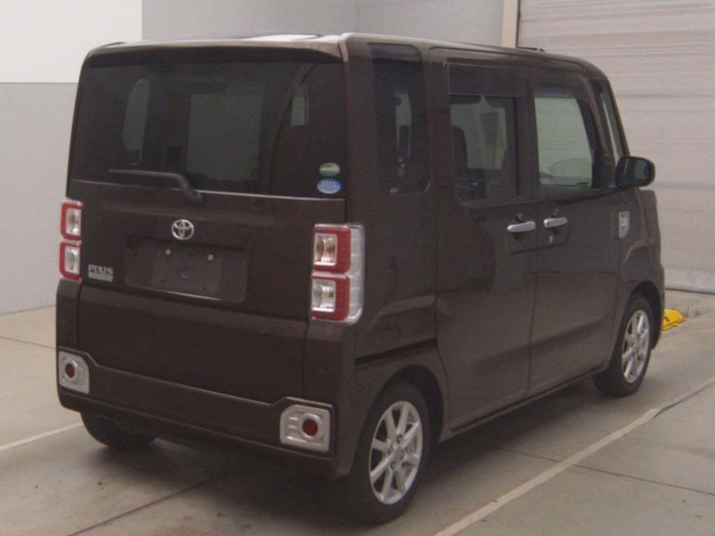 TOYOTA PIXIS MEGA