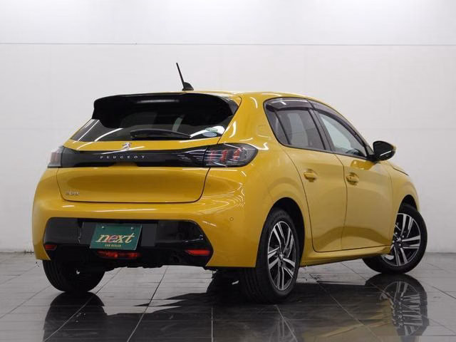 PEUGEOT 208
