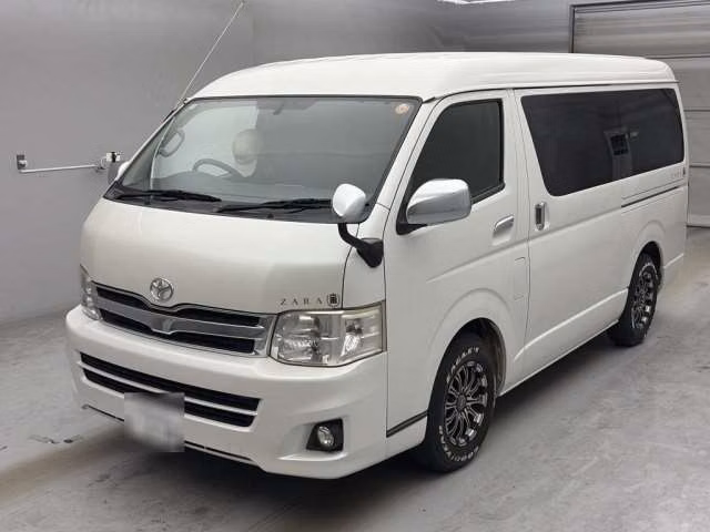 TOYOTA HIACE