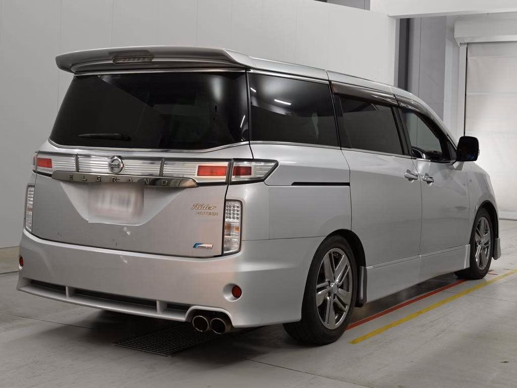 NISSAN ELGRAND