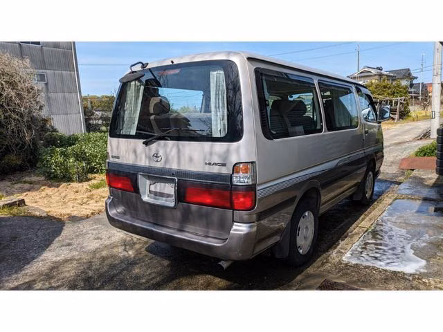 TOYOTA HIACE