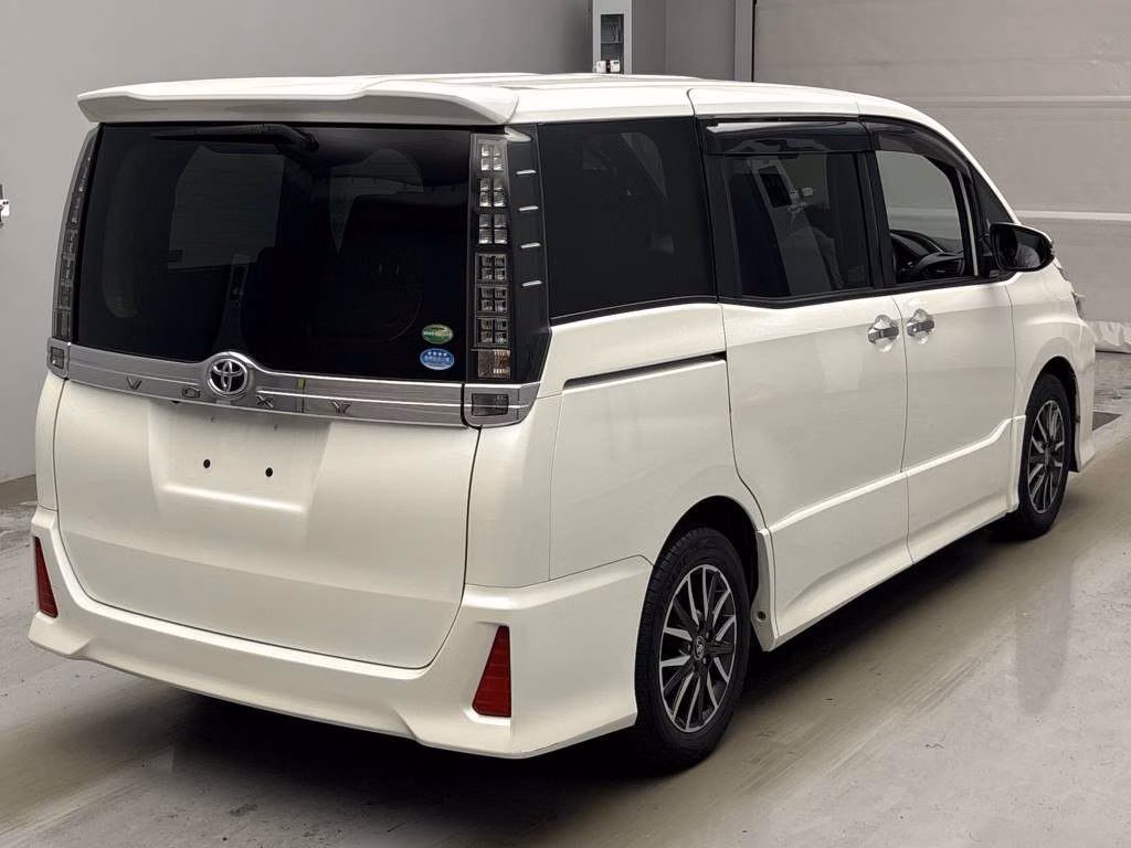 TOYOTA VOXY