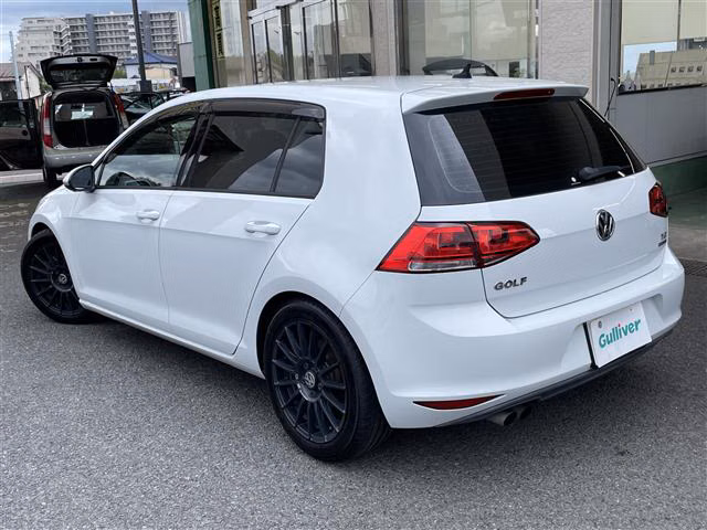 VOLKSWAGEN GOLF