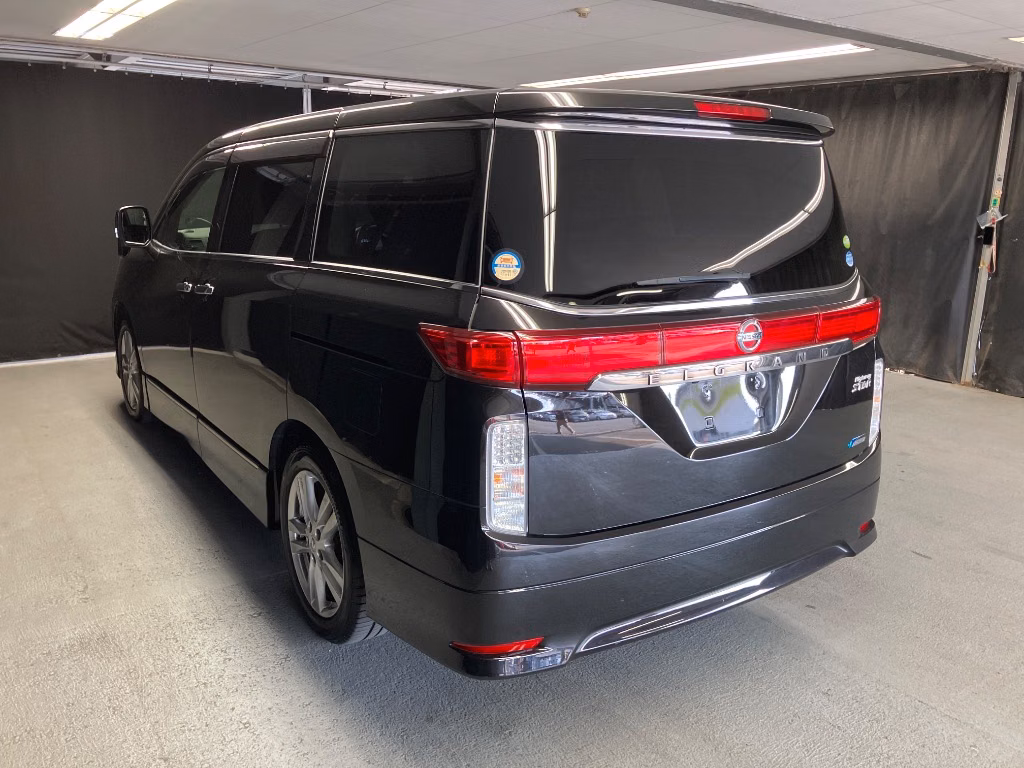 NISSAN ELGRAND