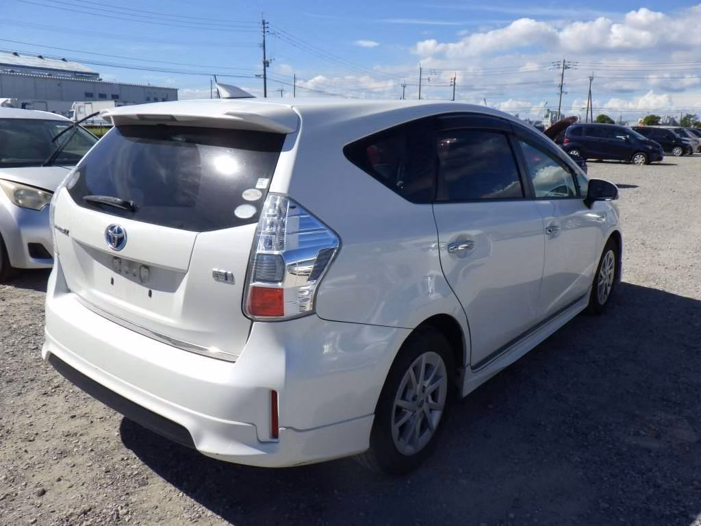 TOYOTA PRIUS ALPHA