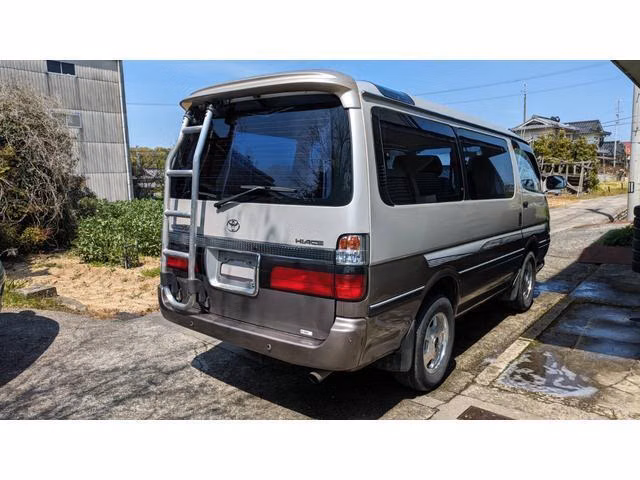 TOYOTA HIACE