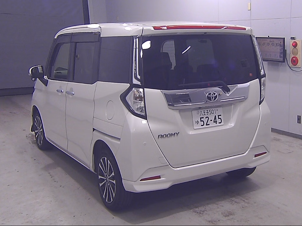 TOYOTA ROOMY