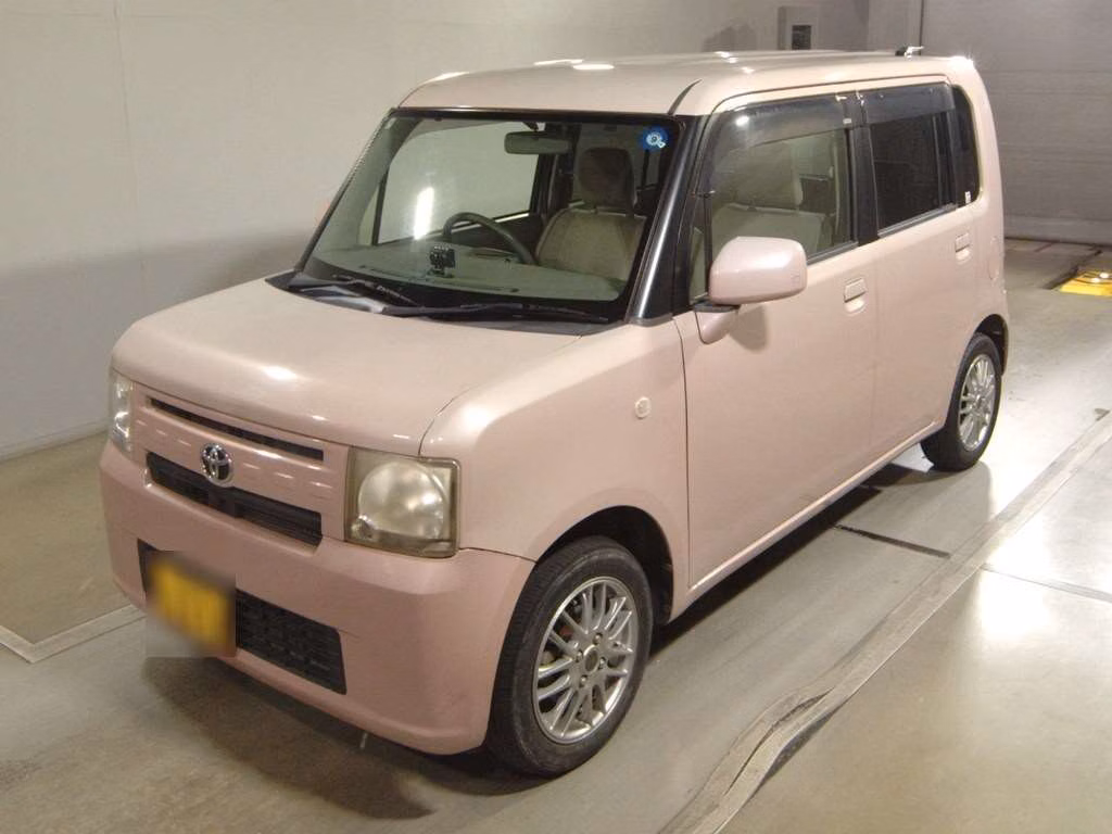 TOYOTA PIXIS SPACE