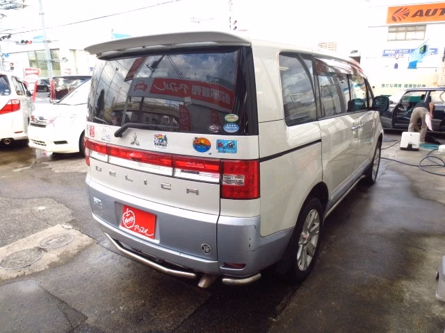 MITSUBISHI DELICA D:5