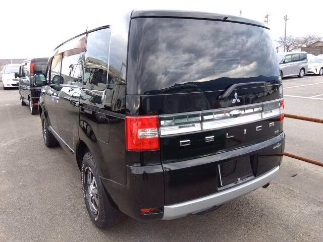 MITSUBISHI DELICA D:5