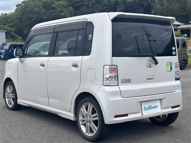 TOYOTA PIXIS SPACE