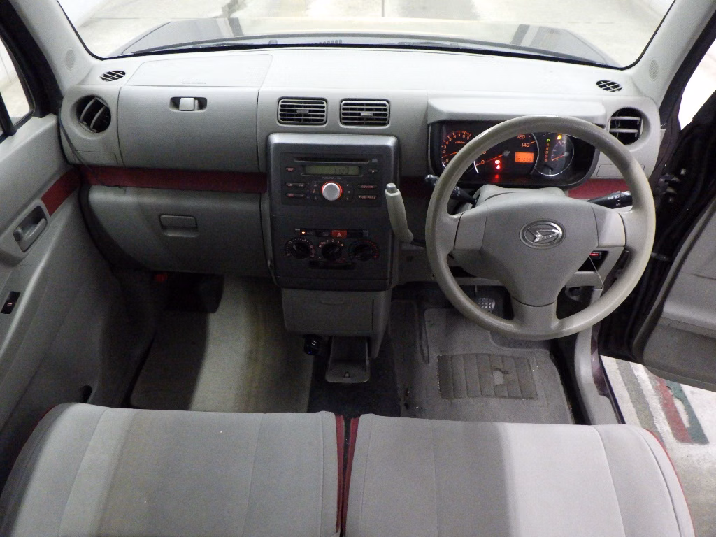 DAIHATSU MOVE CONTE