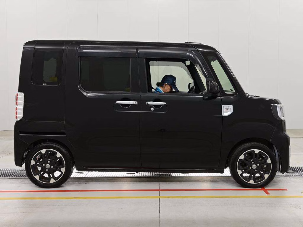 TOYOTA PIXIS MEGA