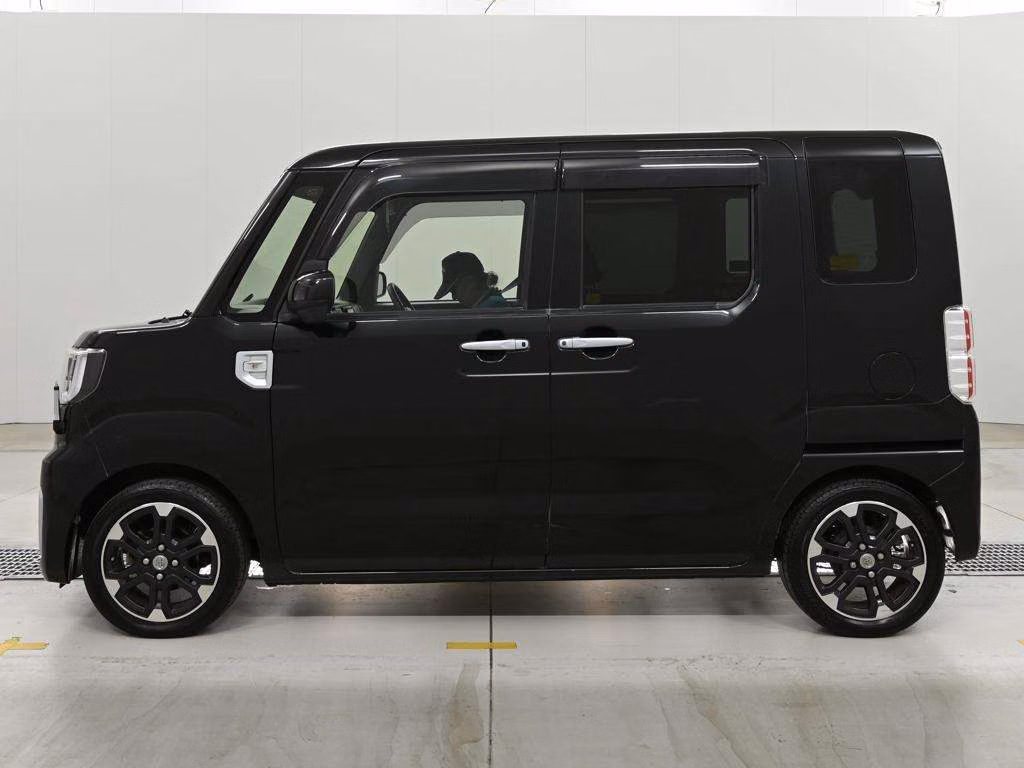 TOYOTA PIXIS MEGA