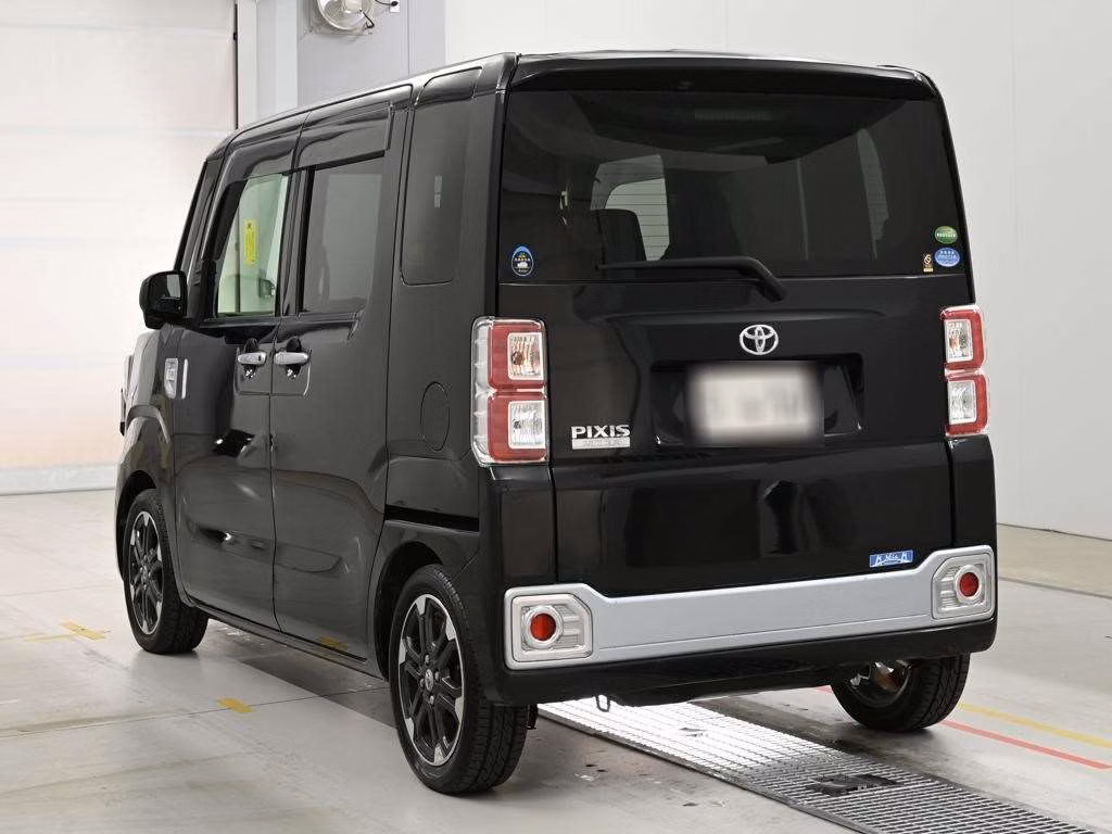 TOYOTA PIXIS MEGA