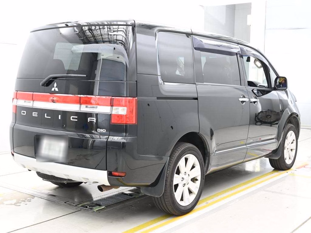 MITSUBISHI DELICA D:5