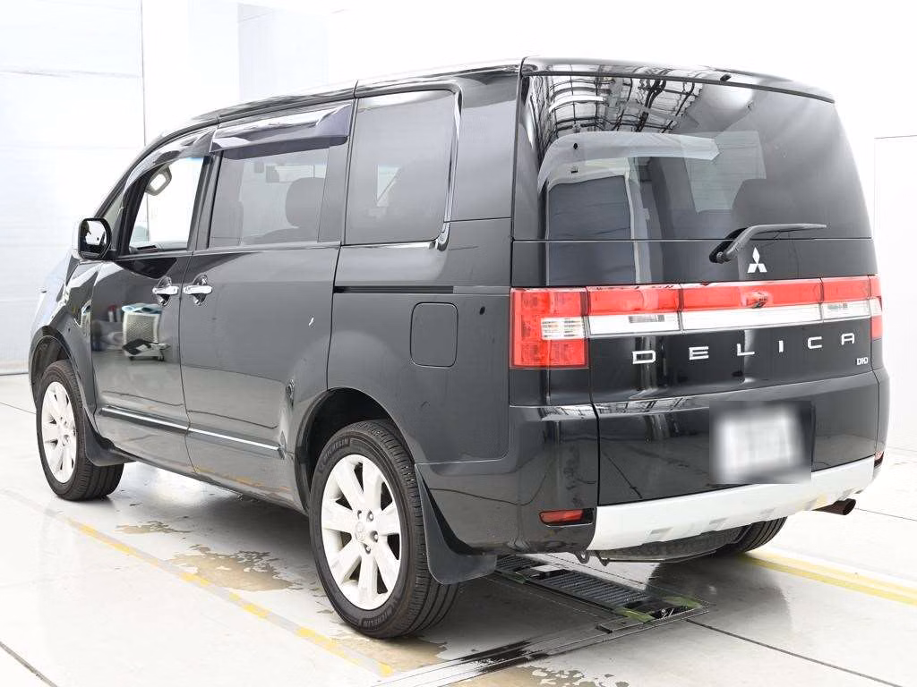 MITSUBISHI DELICA D:5